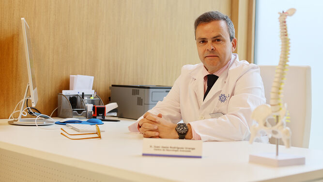El Doctor Rodríguez en su consulta del Centro Neurológico Avanzado