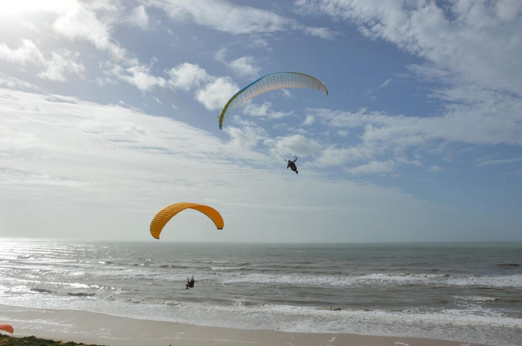 La duna de salto de parapente m&aacute;s alta de Europa est&aacute; en esta playa de Huelva