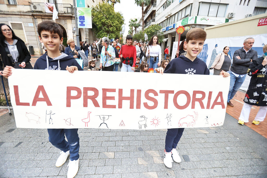 Im&aacute;genes del desfile &ldquo;Un paseo por la historia&rdquo;  de los ni&ntilde;os del colegio Funcadia de Huelva