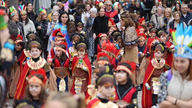 Unos 200 niños del SAFA Funcadia recorren las calles del centro de Huelva vestidos de 'Historia'