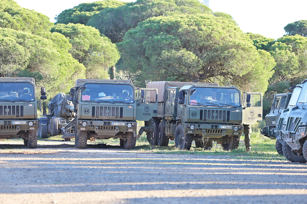 Despliegue de militares de la Brigada Canarias XVI en la base de El Picacho, en Mazag&oacute;n