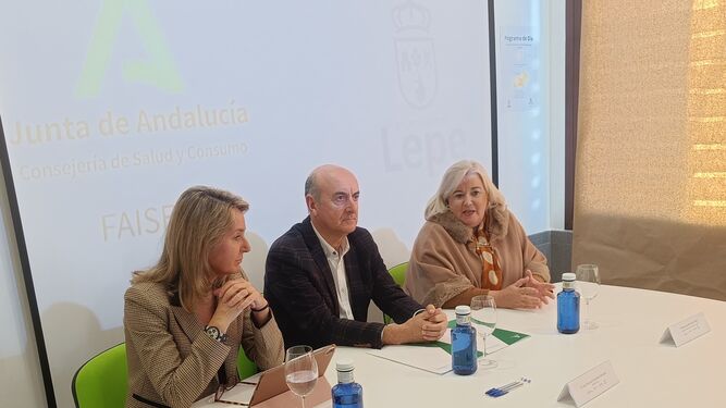 Silvia Maraver, Juan Manuel González y Manuela Caro, en la inauguración de Faisem.