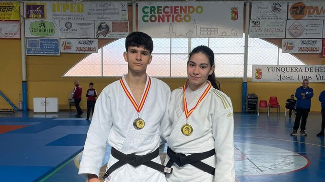 Paula Pérez y Jaime Pérez, clasificados para la final del Nacional junior.