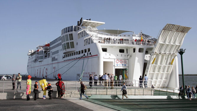 Uno de los ferrys de la naviera Armas que hace la línea Huelva-Canarias