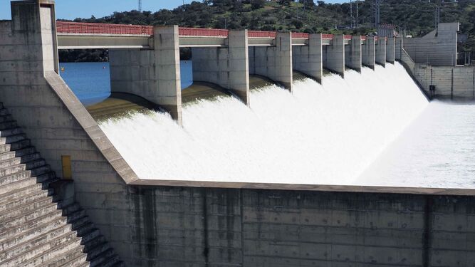 La presa de Pedrogão ha desembalsado 300 metros cúbicos de agua por segundo
