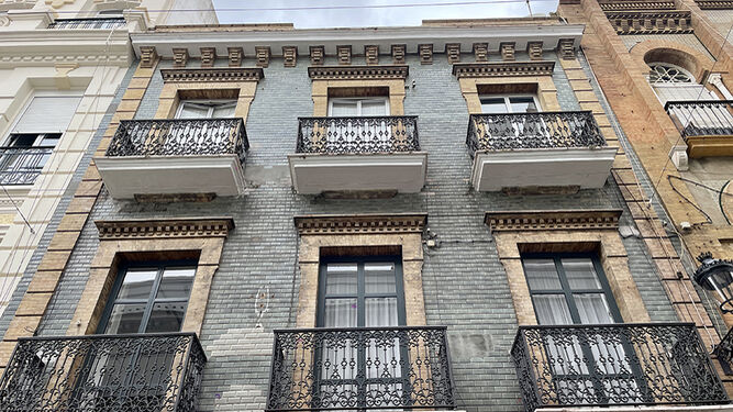 Imagen de la fachada de la casa natal del pintor José Caballero en Huelva