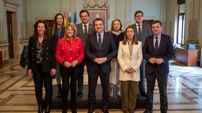 Foto de familia de la reunión de alcaldes de las capitales andaluzas.