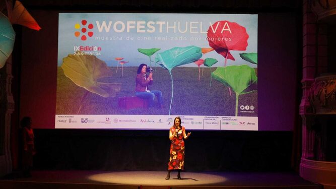 La directora de la muestra, María Luisa Oliveira, en la inauguración del Wofest.