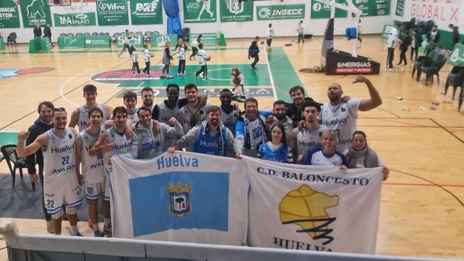 El Ciudad de Huelva celebra la victoria en La Roda.