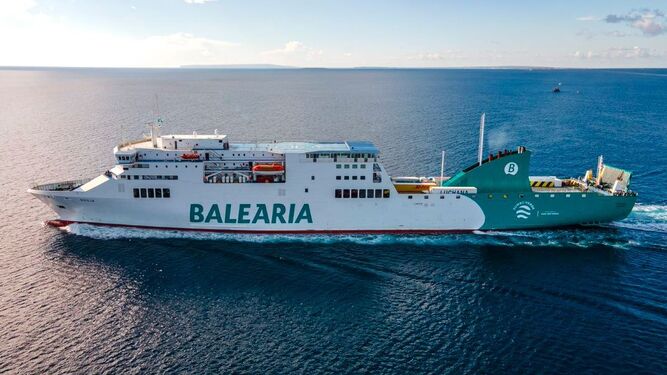 El buque a gas ‘Sicilia’, incorporado por Baleària-Fres Olsen en enero pasado a la ruta Huelva-Canarias, en la que se mantiene el servicio.