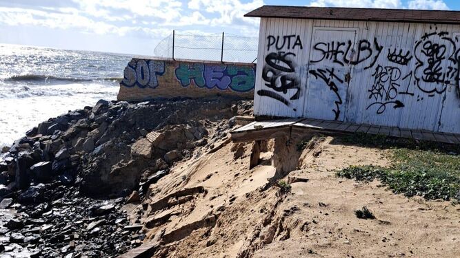 Destrozos en la playa de El Portil.