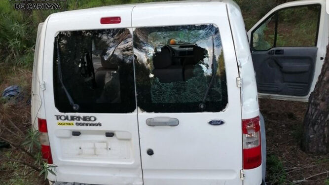 Una de las furgonetas fue hallada en una zona de difícil acceso del pinar de Cartaya
