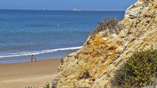 Este bello sendero te lleva a la playa con mejores vistas de Huelva