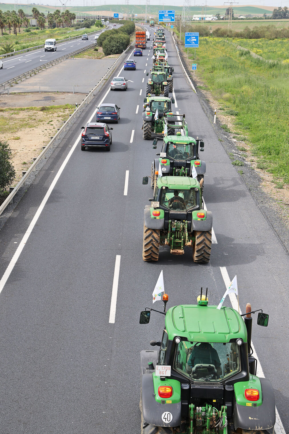 Im&aacute;genes de la multitudinaria tractorada de los agricultores en Huelva