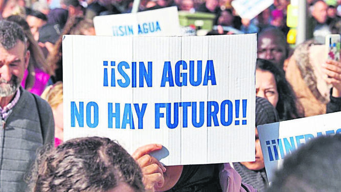 Uno de los momentos de la manifestación en Sevilla reivindicando infraestructuras hidráulicas en el campo onubense.