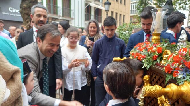 Los niños del  Colegio María Inmaculada celebran su particular Viernes de Dolores