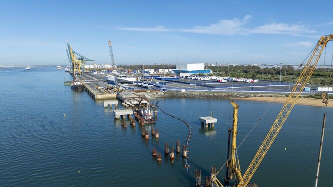Estado actual de las obras en la doble rampa ro-ro del Puerto de Huelva.