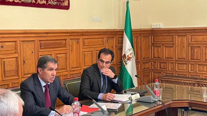 El presidente del TSJA, Lorenzo del Río, y el consejero de Justicia, José Antonio Nieto, durante la reunión de la comisión mixta.