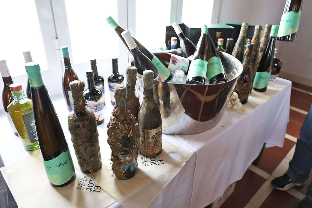 Im&aacute;genes de la Sacada de los vinos bajo el mar de Bodegas Infante y Bodegas MAM