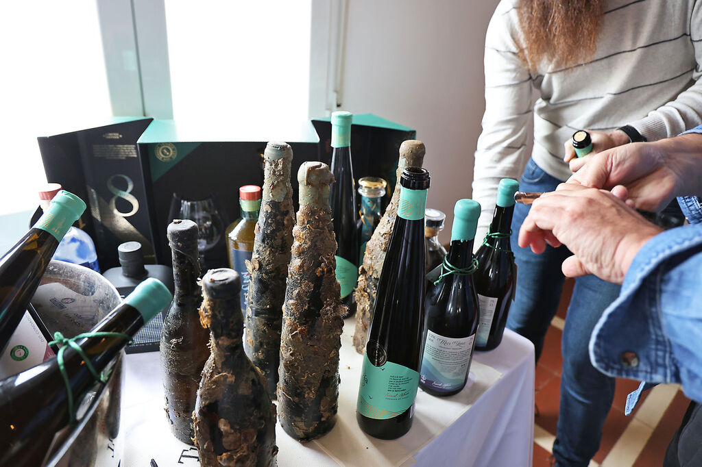 Im&aacute;genes de la Sacada de los vinos bajo el mar de Bodegas Infante y Bodegas MAM