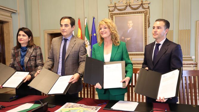 Firma para la cesión de terreno para la construcción de la Ciudad de la Justicia de Huelva.