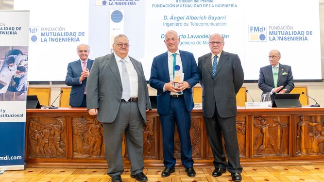 Entrega del premio de la Mutualidad de la Ingeniería a Alberto Lavandeira.