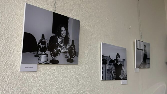 El Casino de Rociana acoge la exposición de fotografía ‘Pioneras’.