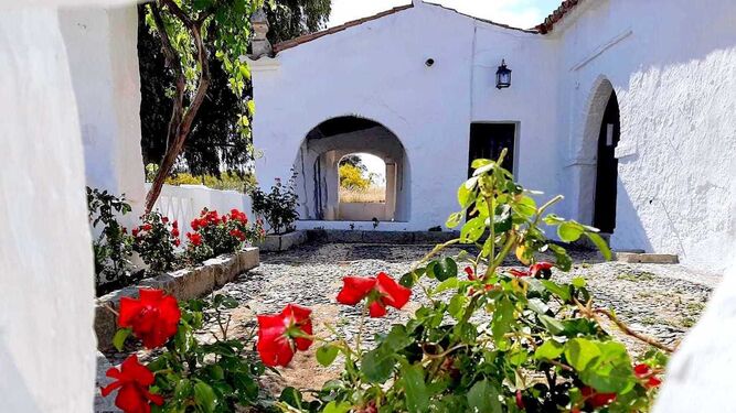 Descubre la ermita "oculta" junto al yacimiento romano más espectacular de Huelva