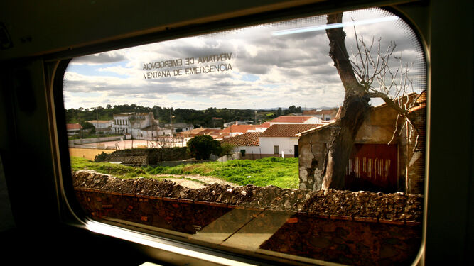 Vistas que se pueden disfrutar desde la ventanilla del tren Huelva-Zafra.