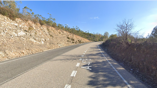 La carretera A-476 entre El Castillo de las Guardas y Nerva.