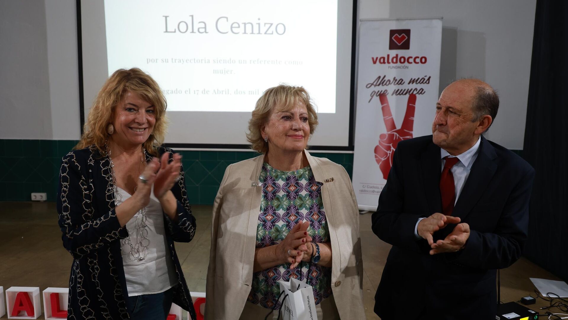 Galard&oacute;n otorgado a Lola Cenizo en la Fundaci&oacute;n Valdocco por su trayectoria como mujer referente, en im&aacute;genes