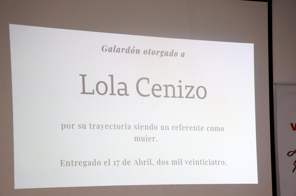 Galard&oacute;n otorgado a Lola Cenizo en la Fundaci&oacute;n Valdocco por su trayectoria como mujer referente, en im&aacute;genes
