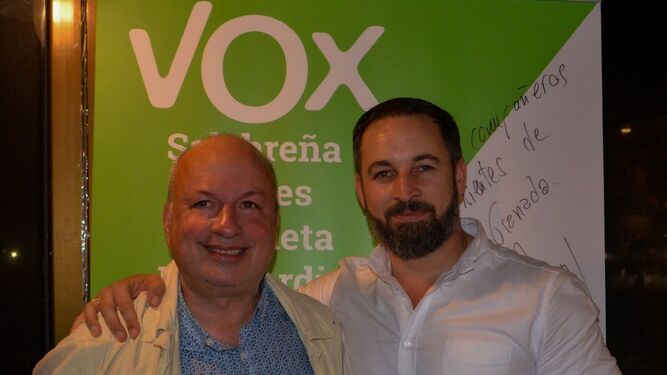 El expresidente provincial de Vox, Manuel  Martín, y Santiago Abascal