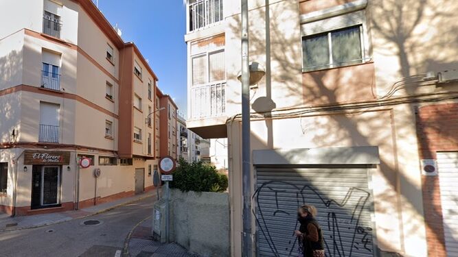 Entrada a la calle 24 de Julio, en Cádiz, desde Tolosa Latour.