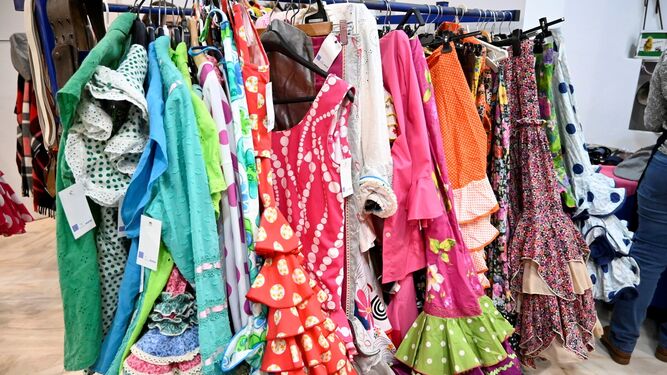Mercadillo de ropa flamenca en Huelva, en una imagen de archivo.